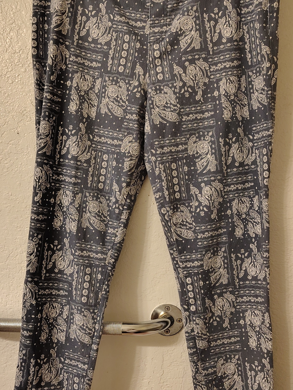 Time and Tru Black Paisley Print Jogger Pants